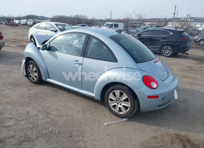 Photo 3 of 2010 Volkswagen New BEETLE 2.5L (VIN 3VWRW3AG1AM030235)