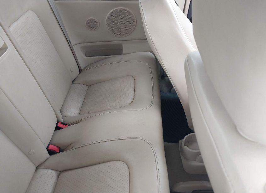 Photo 8 of 2010 Volkswagen New BEETLE 2.5L (VIN 3VWRW3AL8AM005586)