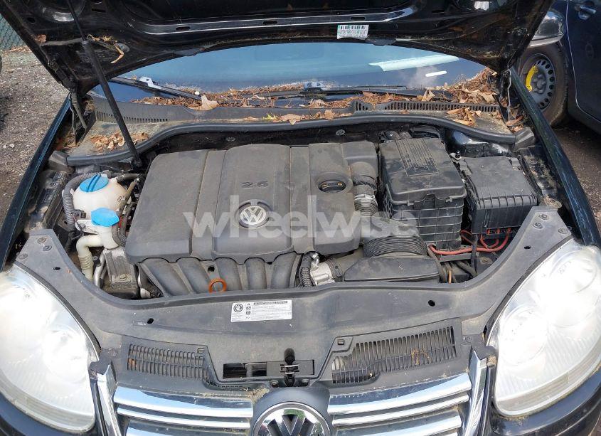 Photo 10 of 2010 Volkswagen Jetta SE (VIN 3VWRX7AJ0AM032753)