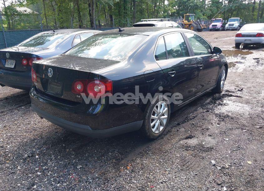 Photo 4 of 2010 Volkswagen Jetta SE (VIN 3VWRX7AJ0AM032753)