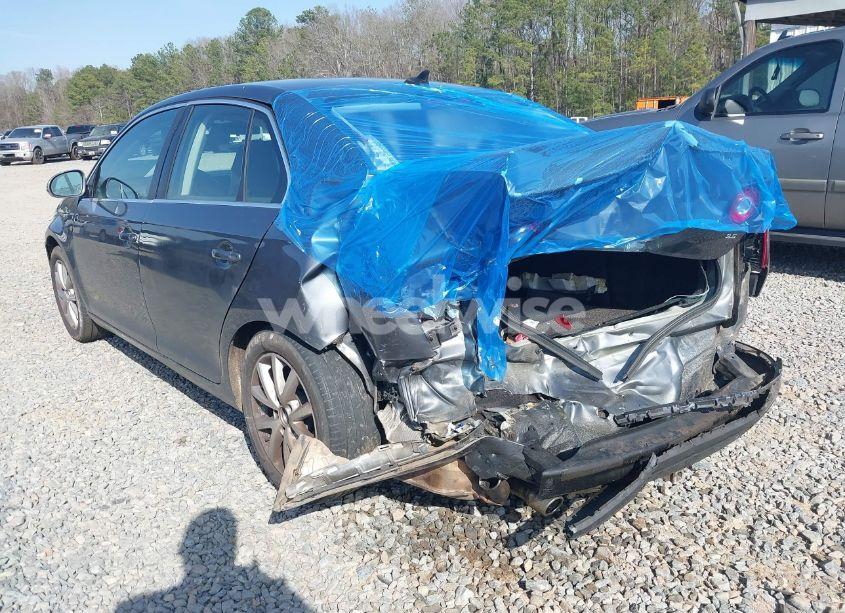 Photo 3 of 2010 Volkswagen Jetta SE (VIN 3VWRX7AJ0AM055031)