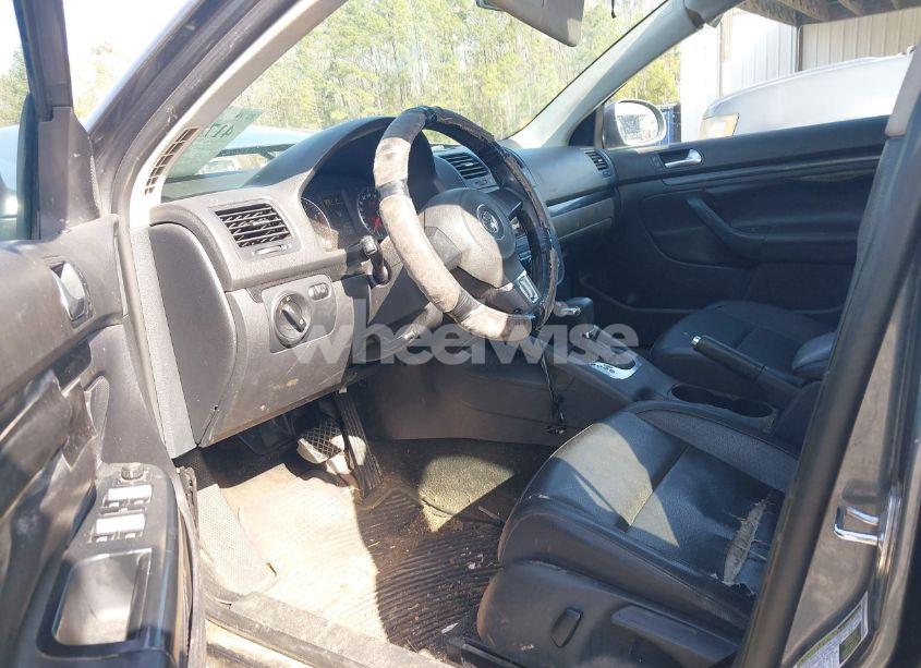 Photo 5 of 2010 Volkswagen Jetta SE (VIN 3VWRX7AJ0AM055031)