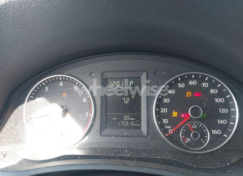 Photo 7 of 2010 Volkswagen Jetta SE (VIN 3VWRX7AJ0AM055031)