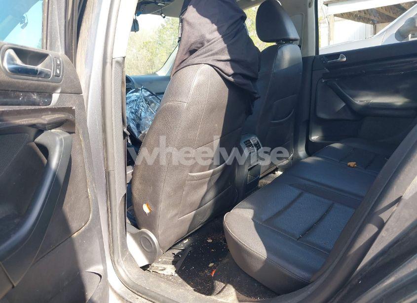 Photo 8 of 2010 Volkswagen Jetta SE (VIN 3VWRX7AJ0AM055031)