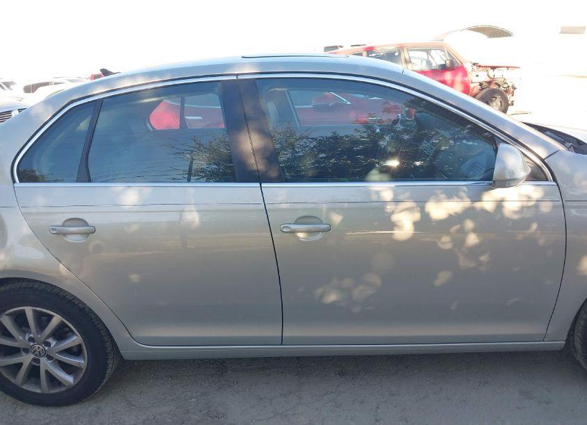 Photo 13 of 2010 Volkswagen Jetta SE (VIN 3VWRX7AJ1AM067558)