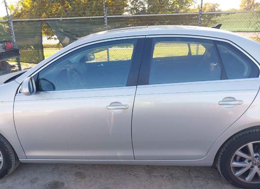 Photo 14 of 2010 Volkswagen Jetta SE (VIN 3VWRX7AJ1AM067558)