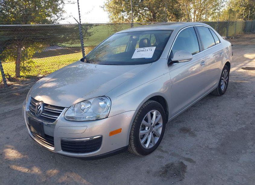 Photo 2 of 2010 Volkswagen Jetta SE (VIN 3VWRX7AJ1AM067558)