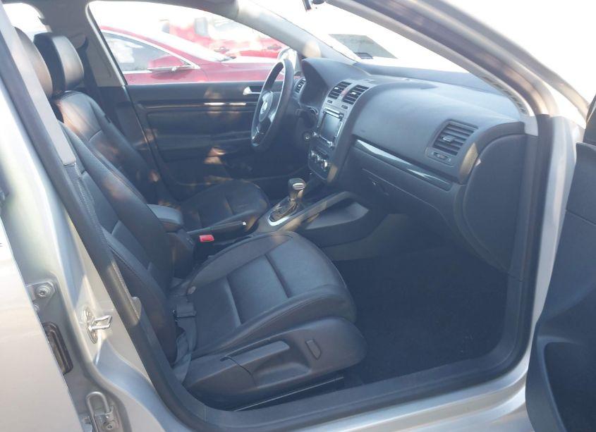 Photo 5 of 2010 Volkswagen Jetta SE (VIN 3VWRX7AJ1AM067558)