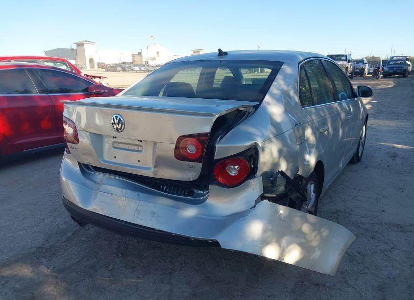 Photo 6 of 2010 Volkswagen Jetta SE (VIN 3VWRX7AJ1AM067558)