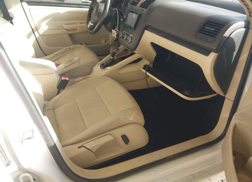 Photo 5 of 2010 Volkswagen Jetta SE (VIN 3VWRX7AJ3AM041494)