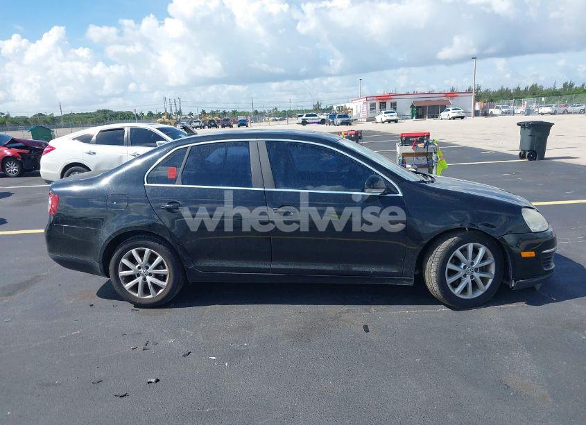 Photo 13 of 2010 Volkswagen Jetta SE (VIN 3VWRX7AJ4AM054934)