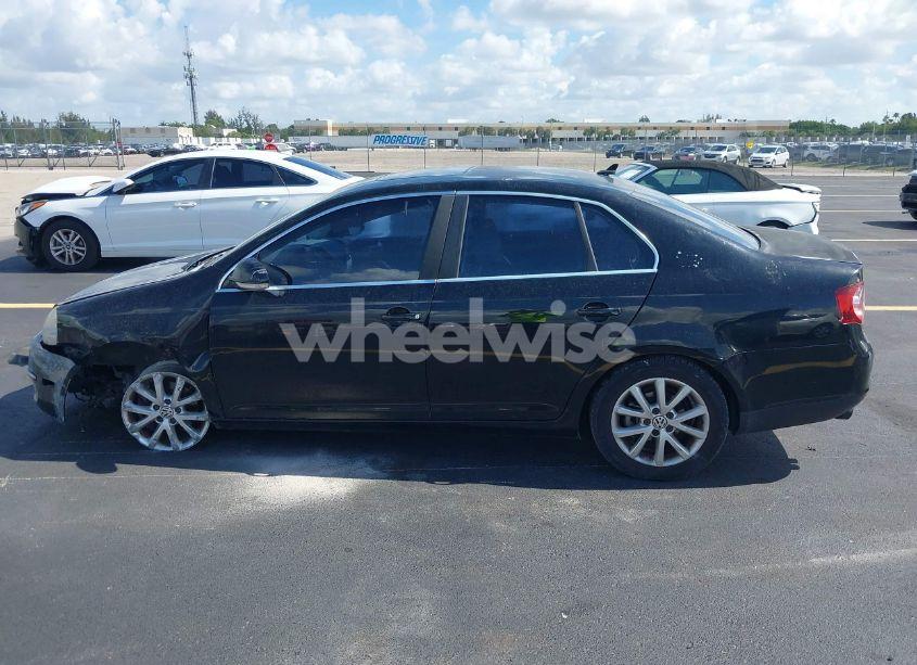 Photo 14 of 2010 Volkswagen Jetta SE (VIN 3VWRX7AJ4AM054934)