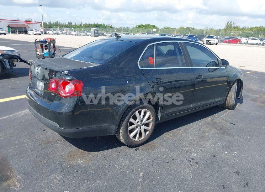 Photo 4 of 2010 Volkswagen Jetta SE (VIN 3VWRX7AJ4AM054934)