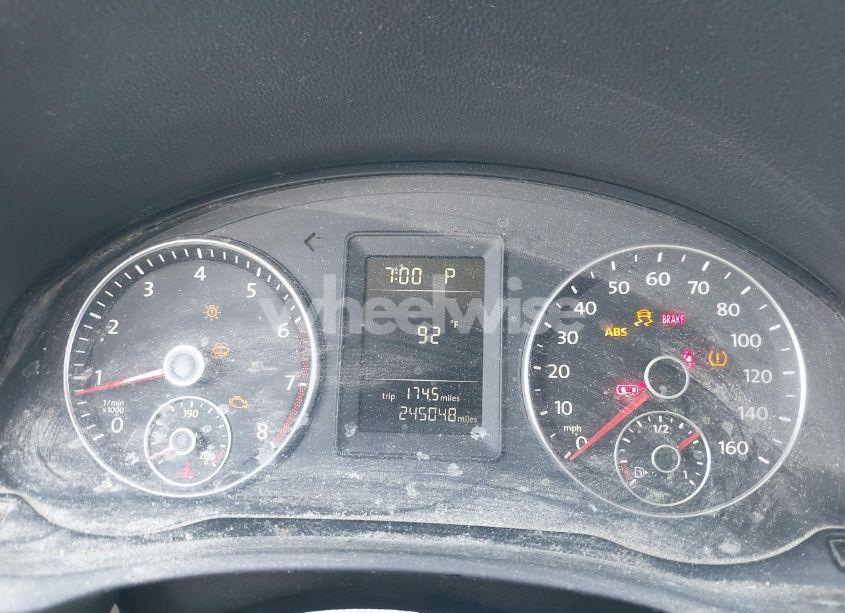 Photo 7 of 2010 Volkswagen Jetta SE (VIN 3VWRX7AJ4AM054934)