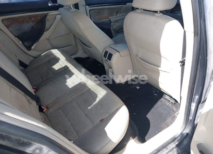 Photo 8 of 2010 Volkswagen Jetta SE (VIN 3VWRX7AJ4AM054934)