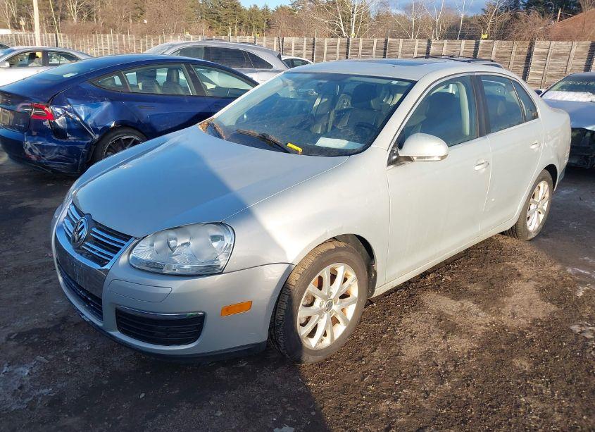 Photo 2 of 2010 Volkswagen Jetta SE (VIN 3VWRX7AJ4AM067554)