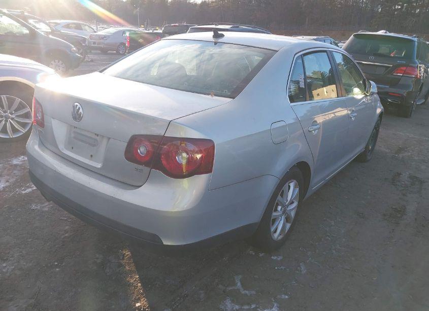 Photo 4 of 2010 Volkswagen Jetta SE (VIN 3VWRX7AJ4AM067554)