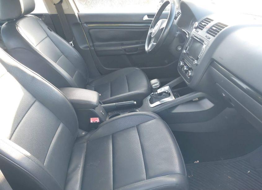 Photo 5 of 2010 Volkswagen Jetta SE (VIN 3VWRX7AJ4AM067554)