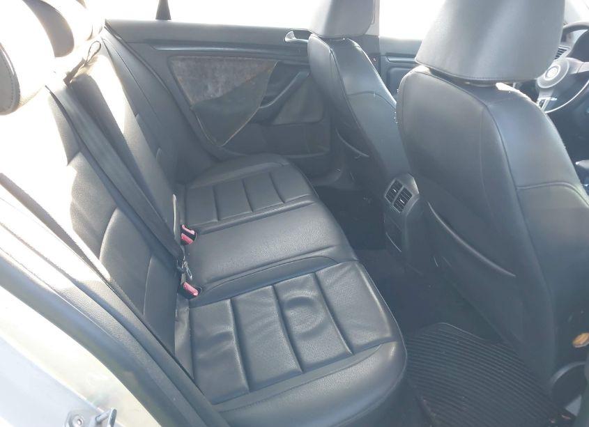 Photo 8 of 2010 Volkswagen Jetta SE (VIN 3VWRX7AJ4AM067554)