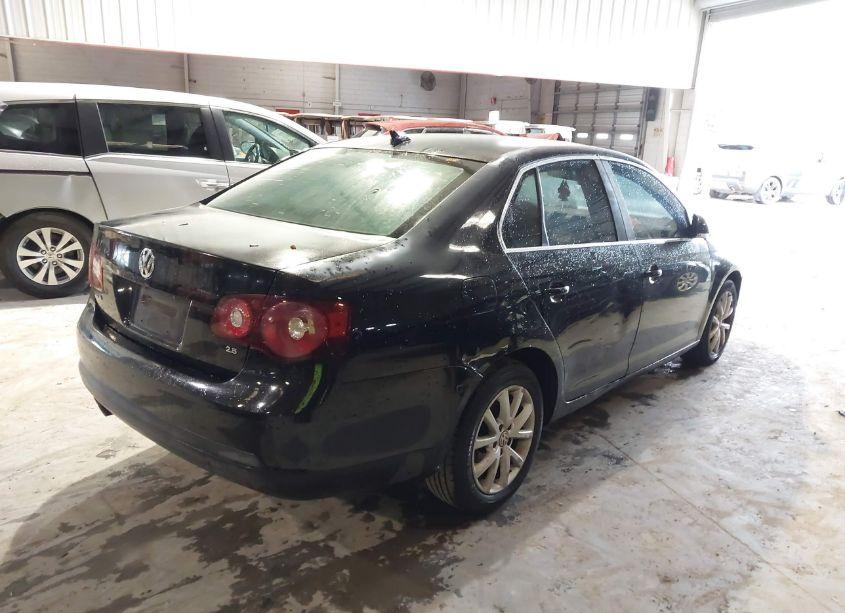 Photo 4 of 2010 Volkswagen Jetta SE (VIN 3VWRX7AJ5AM042551)