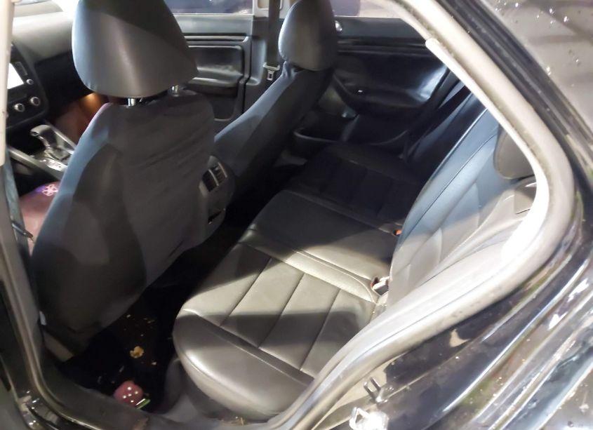 Photo 8 of 2010 Volkswagen Jetta SE (VIN 3VWRX7AJ5AM042551)