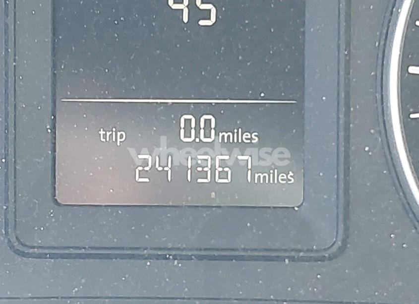 Photo 12 of 2010 Volkswagen Jetta SE (VIN 3VWRX7AJ7AM053602)