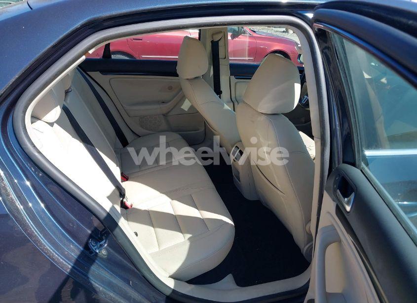 Photo 8 of 2010 Volkswagen Jetta SE (VIN 3VWRX7AJ7AM053602)