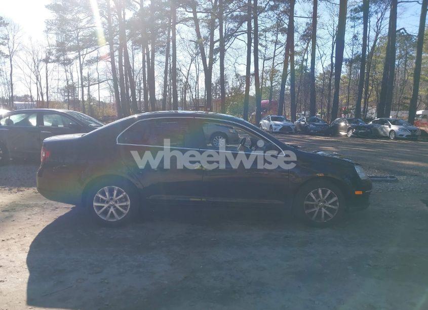 Photo 14 of 2010 Volkswagen Jetta SE (VIN 3VWRX7AJ8AM035447)