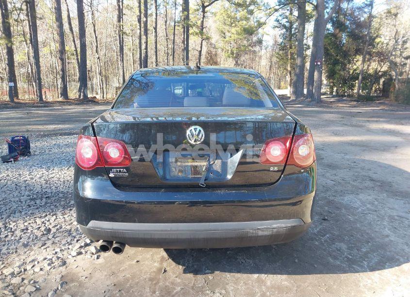 Photo 17 of 2010 Volkswagen Jetta SE (VIN 3VWRX7AJ8AM035447)