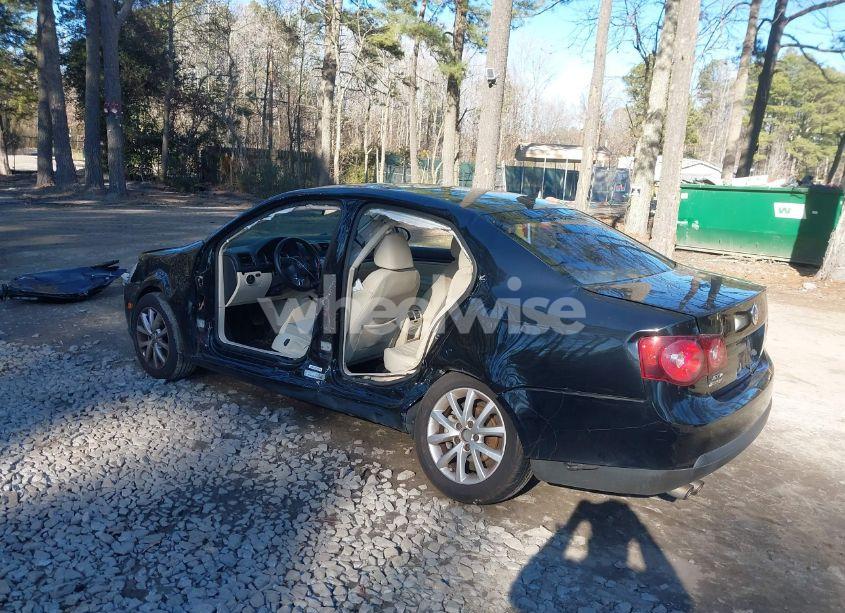 Photo 3 of 2010 Volkswagen Jetta SE (VIN 3VWRX7AJ8AM035447)