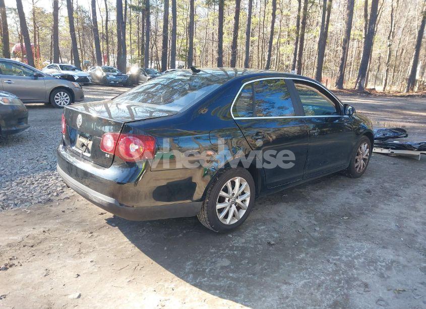 Photo 4 of 2010 Volkswagen Jetta SE (VIN 3VWRX7AJ8AM035447)