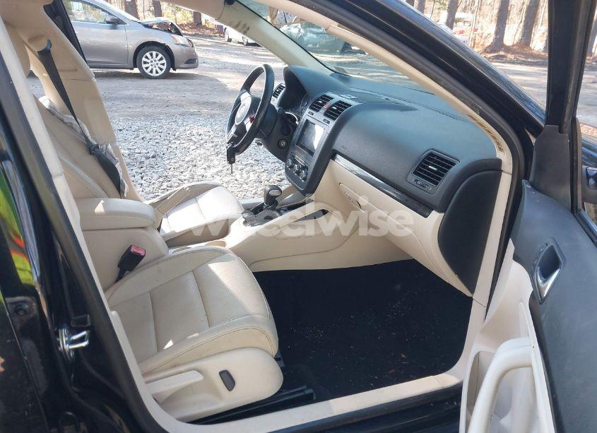 Photo 5 of 2010 Volkswagen Jetta SE (VIN 3VWRX7AJ8AM035447)