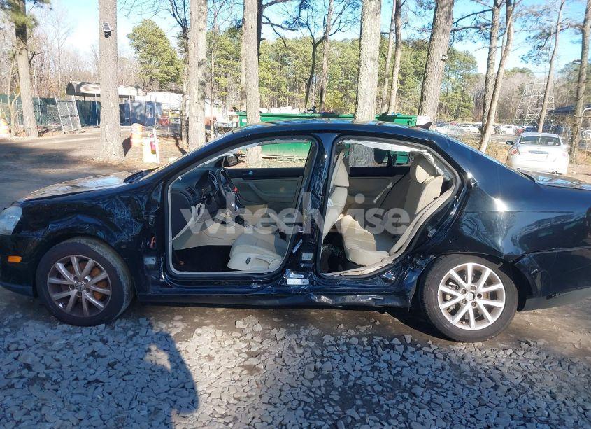 Photo 6 of 2010 Volkswagen Jetta SE (VIN 3VWRX7AJ8AM035447)