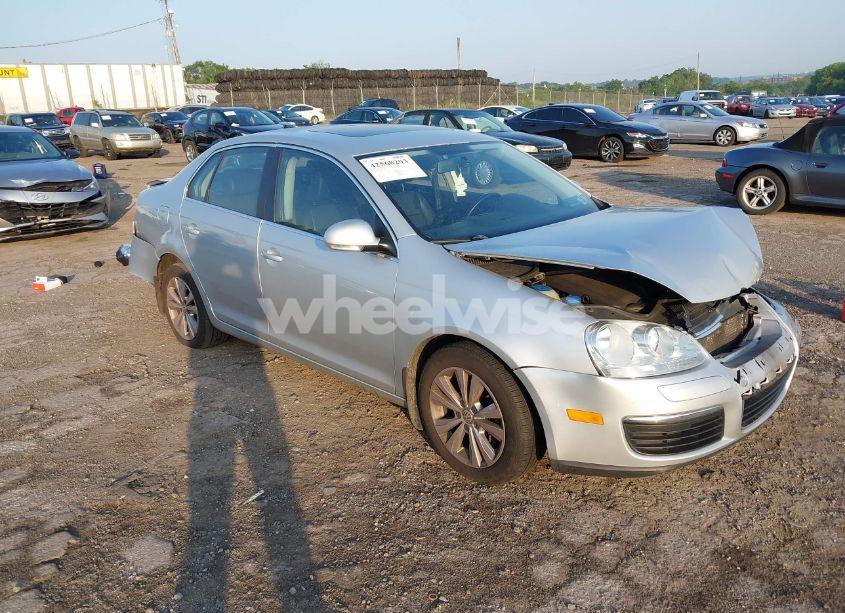 2010 Volkswagen Jetta SE (VIN 3VWRX7AJ8AM051566) main photo