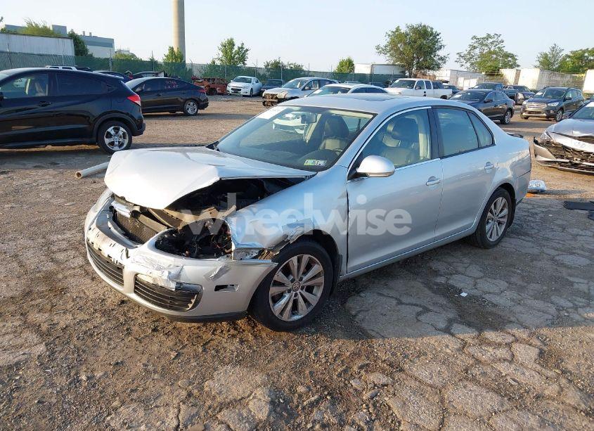 Photo 2 of 2010 Volkswagen Jetta SE (VIN 3VWRX7AJ8AM051566)