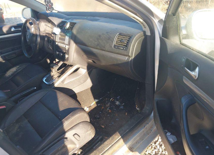 Photo 5 of 2010 Volkswagen Jetta LIMITED EDITION (VIN 3VWRX7AJ8AM164529)