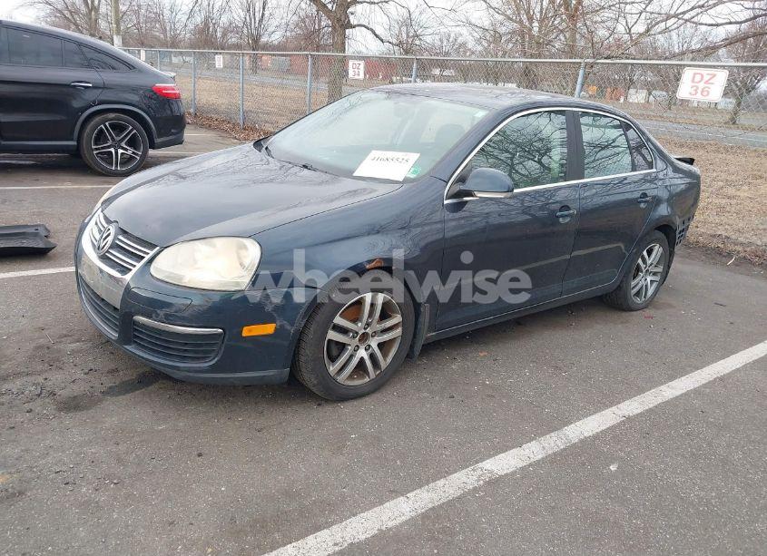 Photo 2 of 2008 Volkswagen Jetta SE (VIN 3VWRZ71K08M158933)