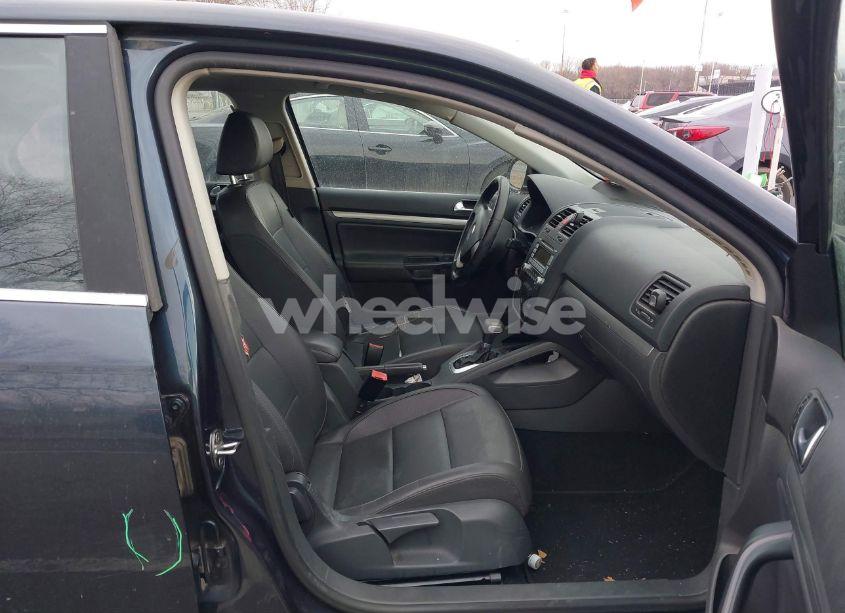 Photo 5 of 2008 Volkswagen Jetta SE (VIN 3VWRZ71K08M158933)