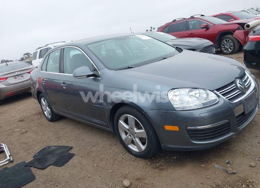 2008 Volkswagen Jetta SE (VIN 3VWRZ71K18M124581) main photo