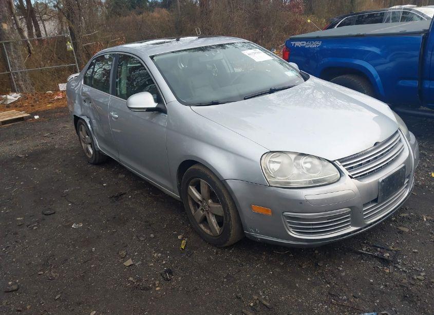2008 Volkswagen Jetta SE/SEL (VIN 3VWRZ71K28M018253) main photo