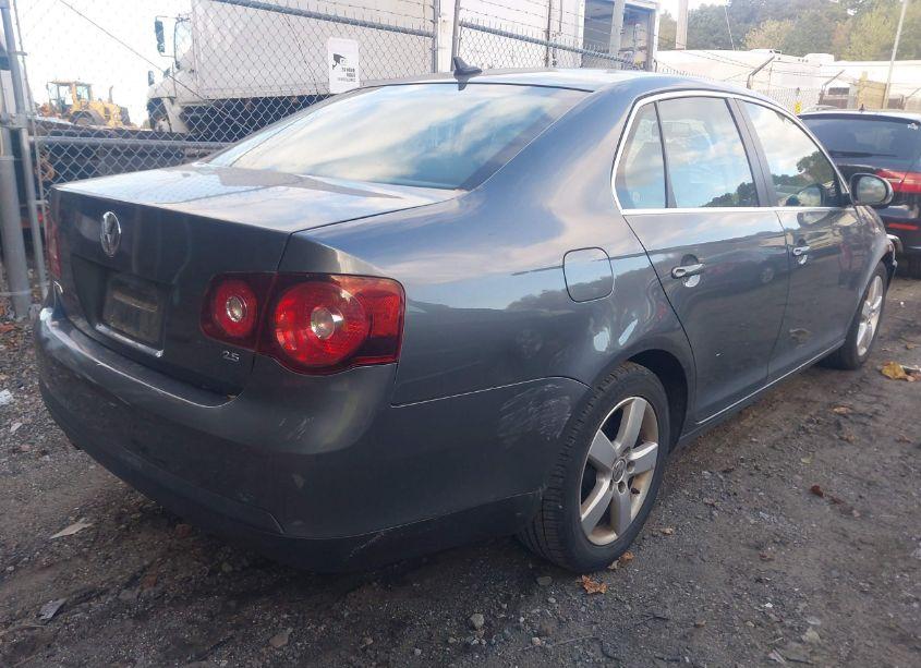 Photo 4 of 2009 Volkswagen Jetta SE (VIN 3VWRZ71K59M094972)