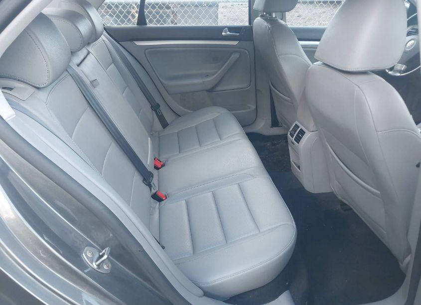 Photo 8 of 2009 Volkswagen Jetta SE (VIN 3VWRZ71K59M094972)