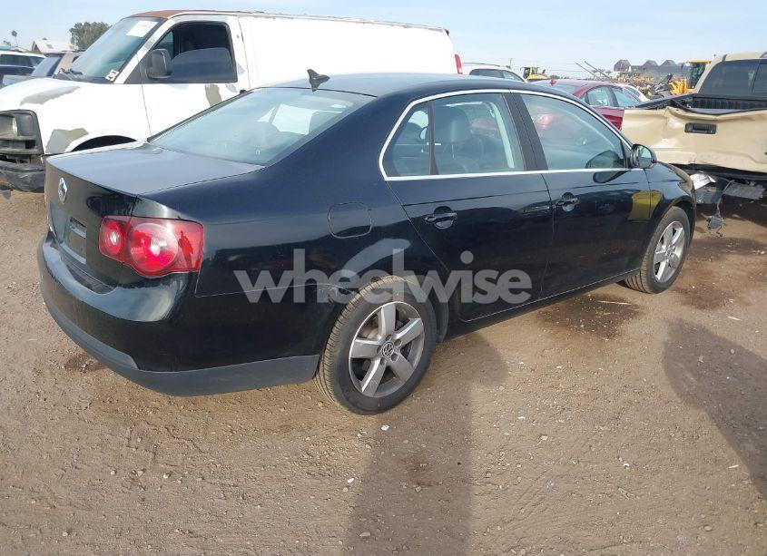 Photo 4 of 2008 Volkswagen Jetta SE (VIN 3VWRZ71KX8M132131)