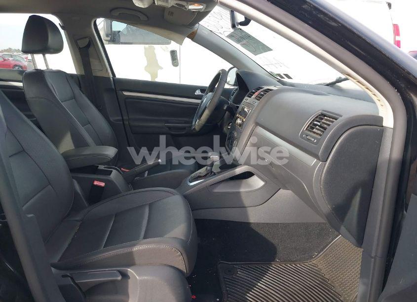 Photo 5 of 2008 Volkswagen Jetta SE (VIN 3VWRZ71KX8M132131)