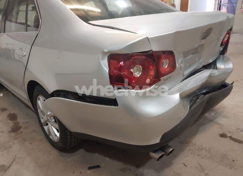 Photo 12 of 2010 Volkswagen Jetta SEDAN (VIN 3VWRZ7AJ2AM014359)