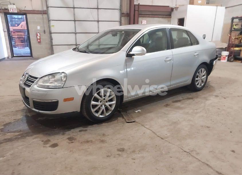 Photo 2 of 2010 Volkswagen Jetta SEDAN (VIN 3VWRZ7AJ2AM014359)