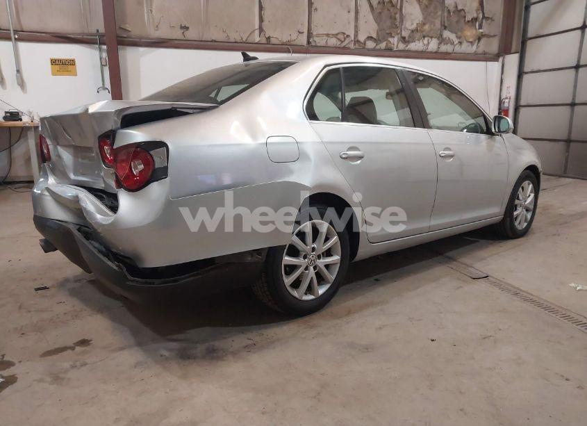 Photo 4 of 2010 Volkswagen Jetta SEDAN (VIN 3VWRZ7AJ2AM014359)