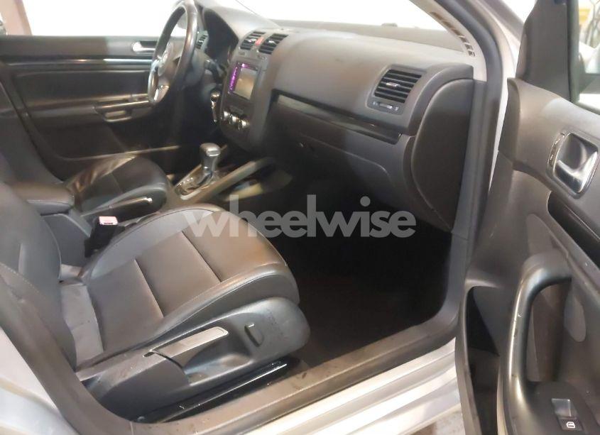 Photo 5 of 2010 Volkswagen Jetta SEDAN (VIN 3VWRZ7AJ2AM014359)