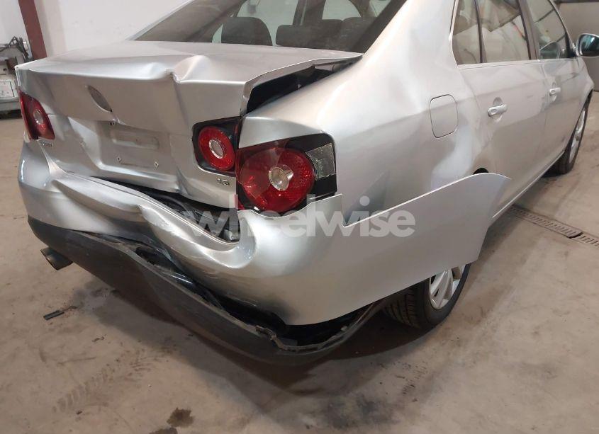 Photo 6 of 2010 Volkswagen Jetta SEDAN (VIN 3VWRZ7AJ2AM014359)