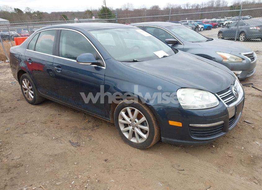 2010 Volkswagen Jetta SE (VIN 3VWRZ7AJ3AM064705) main photo